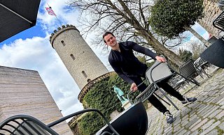 Zusätzlich zu den rustikalen Holzbänken gibt es jetzt moderne – und gepolsterte – Lounge-Möbel. - Eike J. Horstmann