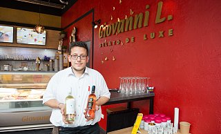 Agostino Argentiero ist der Betreiber des Giovanni L. Außer Eis gibt es dort auch Weine, Limonaden und Kaffeespezialitäten. - Ralf Bittner