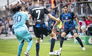 Raphael Obermair (rechts) im Pokalspiel des SC Paderborn bei Viktoria Köln. - picture alliance / BEAUTIFUL SPORTS