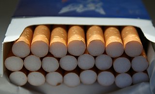 Eine Bande produzierte illegal Zigaretten und verkaufte die Ware als Markenprodukte. - pixabay/geralt