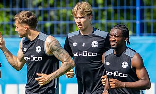 Benjamin Boakye (r.) und Jonathan Norbye mit Johnny Grodowski (l.). - Sarah Jonek