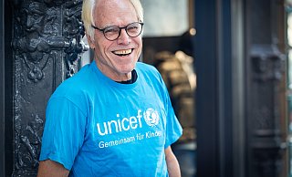 Wolfgang Seidesticker (75) engagiert sich seit zehn Jahren für Unicef - und auch für Kinderrechte in Bielefeld. - Sarah Jonek