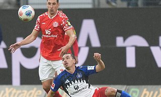 Spieler des Spiels: HSV-Doppeltorschütze Rayan Philippe (r) - Marcus Brandt/dpa