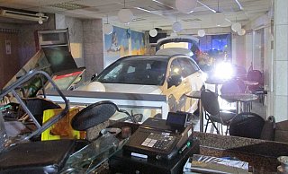 Kurz vor dem Verkaufstresen war der Wagen zum Stillstand gekommen. - Thomas Kube