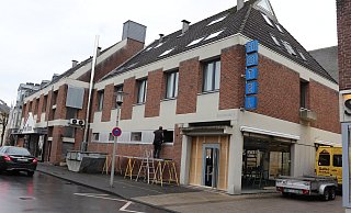 Das in den 1970er Jahren erbaute Haus Reuter hatte bis Ende 2018 das Ladenlokal vermietet. Zuletzt hatte dort "Ben Green" Herrenhemden verkauft. - Marion Pokorra-Brockschmidt