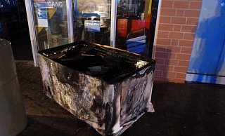 Drei Kühltruhen brannten ebenfalls aus beim Brand bei Edeka Kirschke in Schweicheln-Bermbeck. - Feuerwehr Hiddenhausen