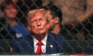 Trump gilt als Fan der Kampfsport-Liga UFC und saß mehrfach selbst im Publikum. (Archivbild) - Steve Marcus/Las Vegas Sun via AP/dpa