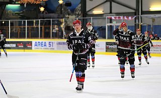 Enttäuscht vom Eis: Trotz der zwei Treffer von Lasse Bödefeld (l.) mussten sich die Herforder Ice Dragons im Westfalenderby gegen Hamm geschlagen geben. - Yvonne Gottschlich