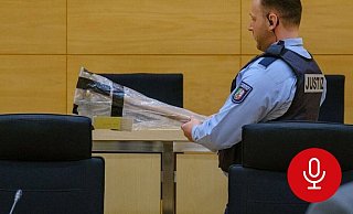 Der eingepackte Spatenstiel ist ein Beweismittel im sogenannten Spatenstiel-Prozess. - Andreas Zobe