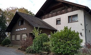 Das Erdgeschoss des ehemaligen Gasthofs "Buschkrug" steht leer. - Sigurd Gringel