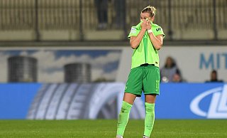 Alexandra Popp gibt nach einer Knöchelblessur Entwarnung. - Swen Pförtner/dpa