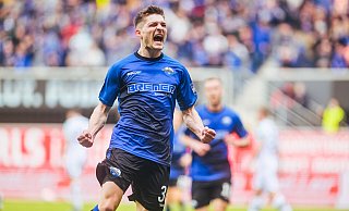 So jubelte SCP-Winterneuzugang über seinen Treffer gegen seinen Ex-Klub Hannover 96. Das 3:0 gegen die Niedersachsen war der erste Paderborner Heimsieg der Rückrunde. - Besim Mazhiqi