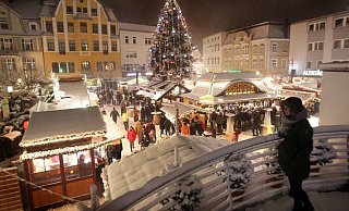 Ob es nun schneit oder nicht - der Herforder Weihnachtsmarkt wird wohl im Jahr der Corona-Pandemie anders aussehen. - Frank-Michael Kiel-Steinkamp