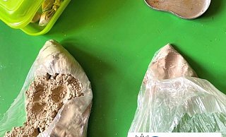 Nach dem Drogengeschäft konnten die Ermittler Heroin und Kokain sicherstellen. - Polizei Minden-Lübbecke