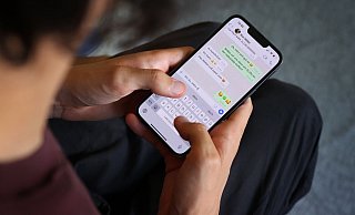 Die Nutzung des Smartphones stellt viele Menschen vor Probleme. Die Selbsteinschätzung der Deutschen zu ihrer digitalen Fitness wirft Fragen auf. - Neue Westfälische