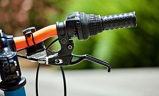 Die Kratzspuren am Audi Q7 könnten laut Polizei von einem Fahrradlenker stammen (Symbolbild). - Pixabay