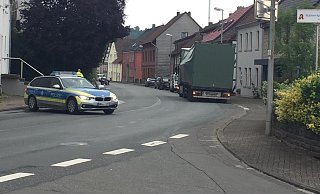 Die B 64 musste für mehrere Stunden gesperrt werden. - Timo Fischer
