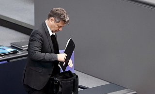 Für Klimaschutzminister Robert Habeck reichen die vereinbarten Maßnahmen im von der FDP verantworteten Verkehrsbereich nicht aus. - Carsten Koall/dpa