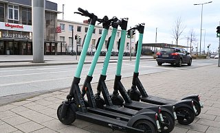 Die Flotte der E-Scooter des privaten Anbieters Tier ist in Paderborn mittlerweile auf 260 Fahrzeuge erweitert worden. - Holger Kosbab