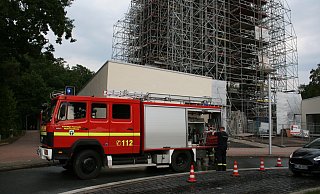 Am späten Nachmittag muss die Feuerwehr Espelkamp zur Thomaskirche ausrücken. - Volker Dau