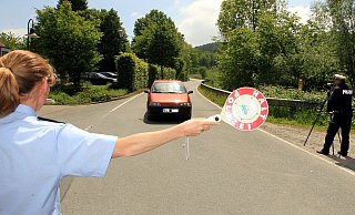 Ein Überholvorgang mit deutlich überhöhter Geschwindkeit hat für einen 17-jährigen Paderborn im begleiteten Fahren Konsequenzen. (Symbolbild) - Wolfgang Rudolf