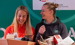 Hoffen beide auf den Titel: Giulia Gwinn (l) und Alexandra Popp. - Rolf Vennenbernd/dpa
