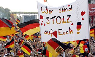 Die Vorfreude auf ein Sommermärchen bei der EM 2024 ist noch gering. - Marcel Mettelsiefen/dpa