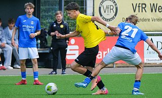 Ron Kamberi (Mitte) und seine Wellensieker U17 unterlagen dem SC Wiedenbrück daheim mit 0:4. - Andreas Zobe