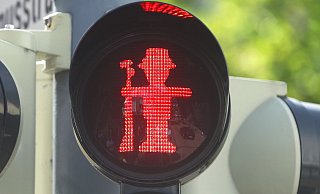 Stehen die Schützenumzüge bald still? Die Vereine haben jedenfalls die Befürchtung, bald schon keine Umzüge mehr stattfinden lassen zu können. - dpa