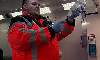 Marvin Wende arbeitet sowohl im Hauptberuf als Rettungssanitäter wie auch im Ehrenamt für das Deutsche Rote Kreuz in Gütersloh. - privat