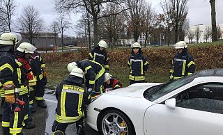 Der weiße Porsche Targa musste seine Fahrt leider stoppen. - Christian Mathiesen