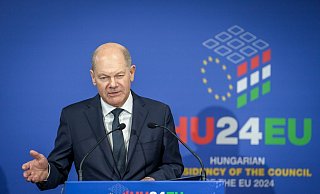 Kanzler Olaf Scholz hatte die Vertrauensfrage eigentlich für Januar angekündigt - jetzt zeigt er sich verhandlungsbereit. - Kay Nietfeld/dpa