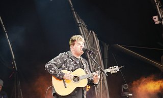 Isaak Guderian singt während des Eurovison Song Contests in Malmö im Eurovision Village. Seine Tour durch Deutschland Ende des Jahres hat er verschoben. - Jemima Wittig