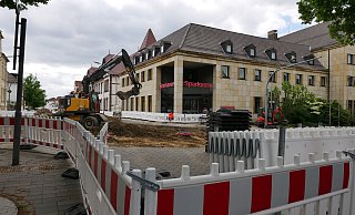 An der Osnabrücker Straße enteht aktuell ein neuer Kreisel. Im September soll die Baumaßnahme den Planungen nach abgeschlossen sein. - Sonja Vollmer