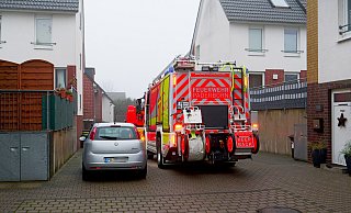 Ein angefeuerter Ofen sorgte am Piepenturmweg kurzzeitig für eine starke Raucheintwicklung. - Ralph Meyer
