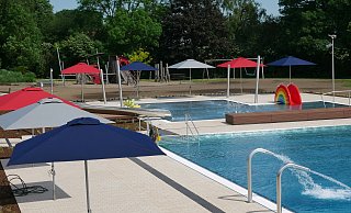 Wenn die Personalsituation sich nicht verbessert, öffnet das Freibad Gehlenbeck am Wochenende um 11 Uhr, wochentags um 13 Uhr. - Sonja Vollmer Wenn die Personalsituation sich nicht verbessert, öffnet das Freibad Gehlenbeck am Wochenende um 11 Uhr, wochentags um 13 Uhr. - Sonja Vollmer