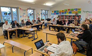 Die Mitglieder des Elsener Bezirksausschusses tagen in der Comenius-Grundschule. - Birger Berbüsse