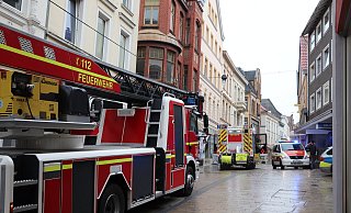 Die Feuerwehr war mit vier Einsatzfahrzeugen in die Obermarkstraße gefahren. Auch die Polizei war vor Ort. MT- - Foto: Patrick Schwemling
