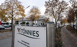 Etwa zwei Monate, nachdem die Tönnies-Unternehmensgruppe ihr eigenes Labor für Corona-Tests angeboten hat, wurden mehr als 400 Mitarbeiter des Fleischkonzerns positiv auf das Coronavirus getestet. - Symbolbild/Picture Alliance