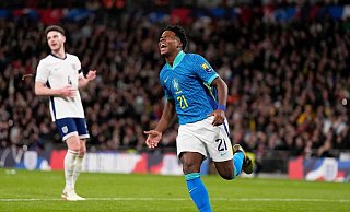 Endrick (r) war der Matchwinner für die Brasilianer gegen England. - Alastair Grant/AP