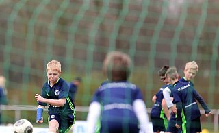 Mit Kontakt nur draußen: Fußballtraining mit bis zu zehn Spielern. Foto: Egon Bieber - Egon Bieber