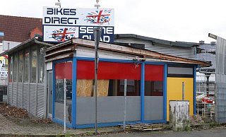 Ein weiteres geschlossenes britisches Geschäft an der Hauptstraße in Paderborn-Sennelager. - Holger Kosbab