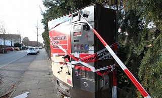 Sprengungen wie in diesem älteren Vorgang sind übelst gefährlich. - Symbolfoto: Steinert