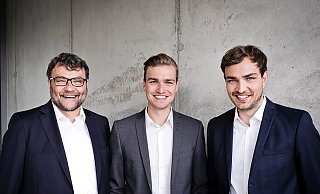 Global Player aus dem Kreis Gütersloh: Unternehmensgründer Christian Buske (v. l.) mit seinen Söhnen Lukas und Magnus. - Plasmatreat