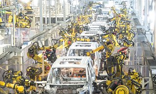 Elektroautos aus China könnten bald mit zusätzlichen Zöllen belegt werden. (Archivbild) - Xiao Yijiu/Xinhua/dpa