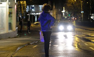 Um die Unfallsituation realistisch nachzustellen, muss die höhenverstellbare Fußgängerattrappe die gleiche Kleidung tragen wie das Unfallopfer. - Thorsten Gödecker