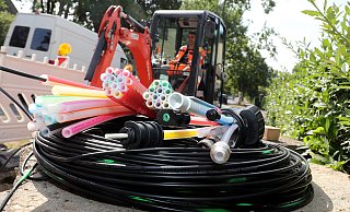 Bunte Internet-Zukunft: Mit den neuen Glasfaserkabeln soll das Netz in Bielefeld auch in entlegenen Stadtteilen besser werden. - Wolfgang Rudolf