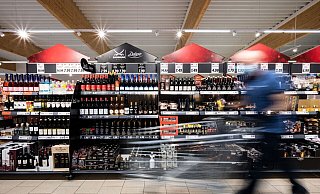 An Weihnachten wird aufgetischt: Gutes Essen gehört zum Fest dazu. Die Supermarktketten liefern sich deshalb einen harten Wettbewerb. (Symbolbild) - Federico Gambarini/dpa