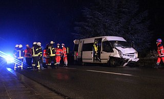 Ein 48-Jähriger Mann aus Kirchlengern ist auf der Hüllerstraße mit einem Mercedes kollidiert. Nach dem Zusammenstoß flüchtete der alkoholisierte Fahrer von der Unfallstelle. - Florian Weyand