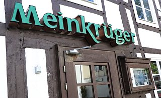 Kommt gut an: Ulrike Kratschinski kann den Meinkrüger noch etwas länger betreiben. - Holger Kosbab